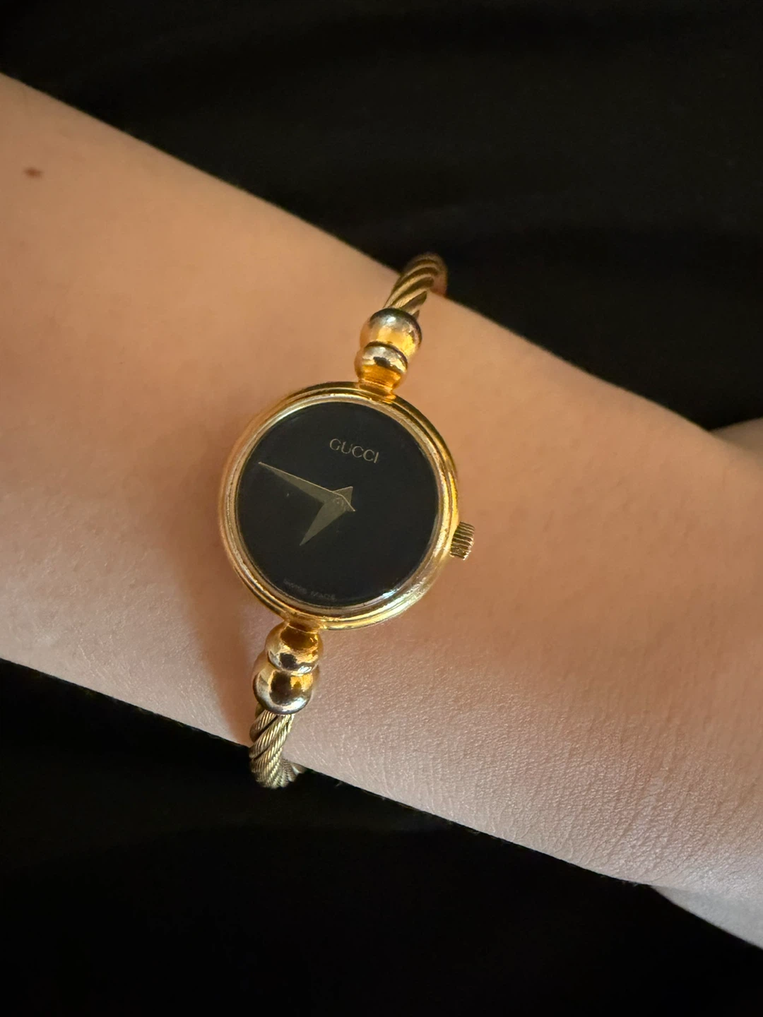 Gucci 2700.2.L Gold Bangle Watch