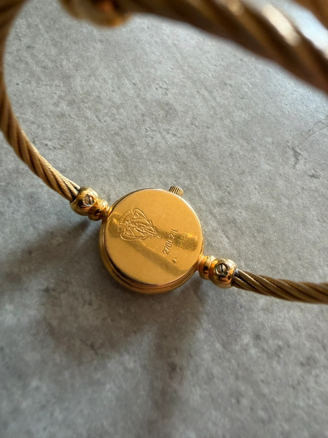 Gucci 2700.2.L Gold Bangle Watch - photo 4
