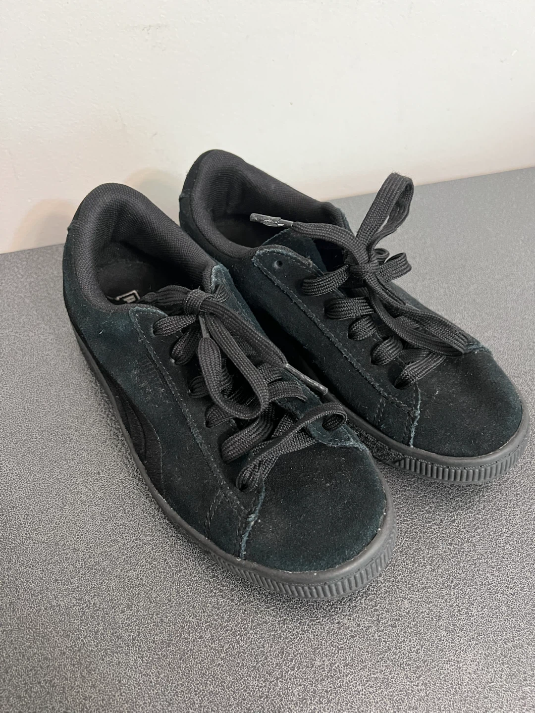 PUMA Suede Classic Kids Sneakers – Black on Black – Size 2Y - photo 2