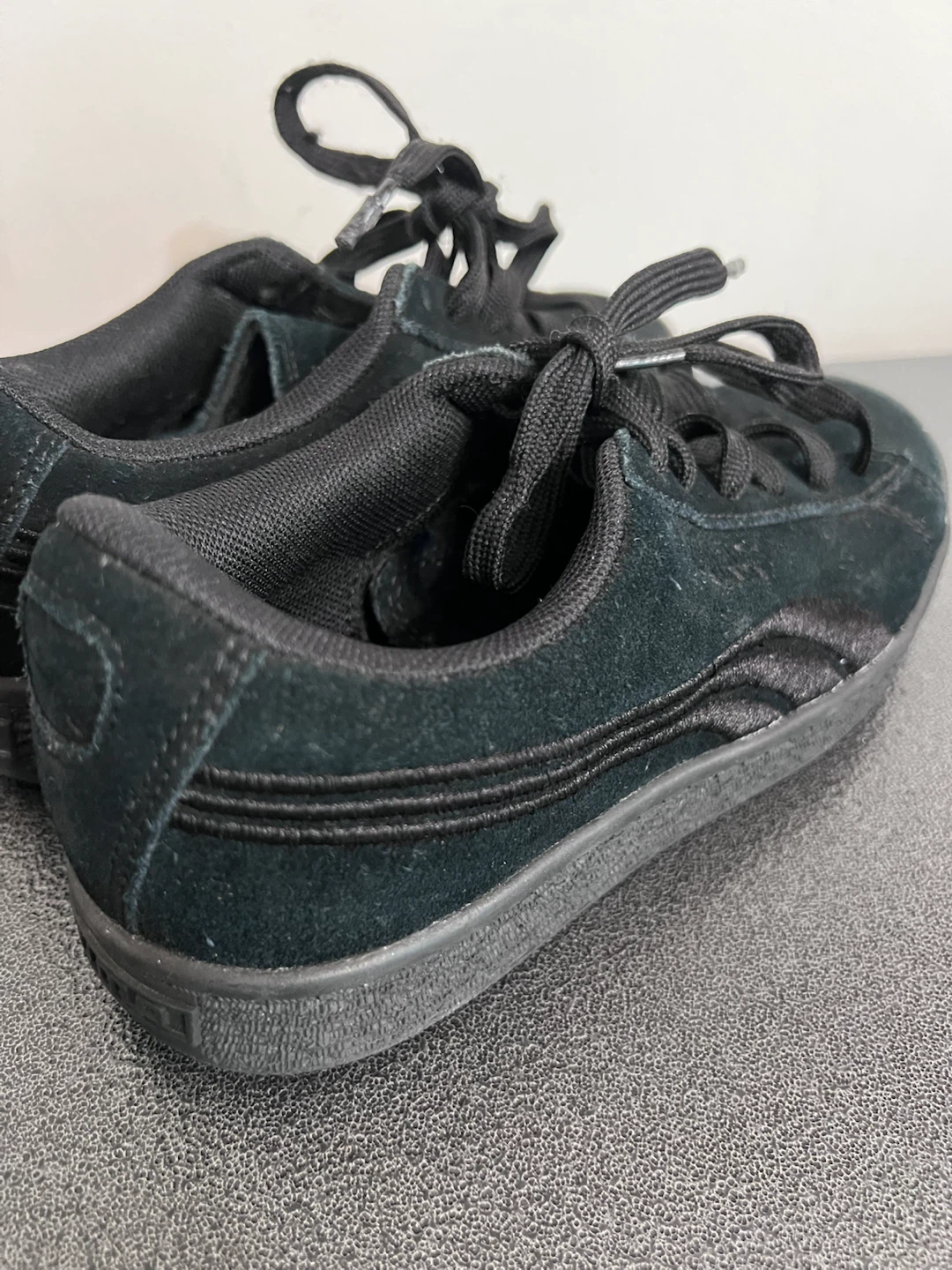PUMA Suede Classic Kids Sneakers – Black on Black – Size 2Y - photo 3