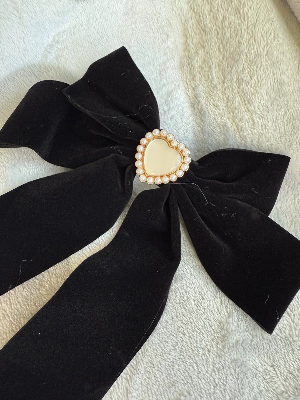 Black velvet bow with a pearl heart - photo 4