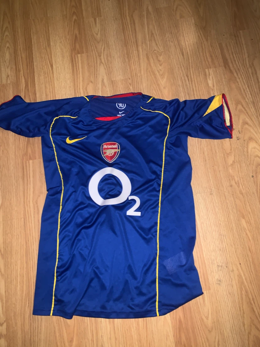 Arsenal 2004/06 Away. Size :Meduim
