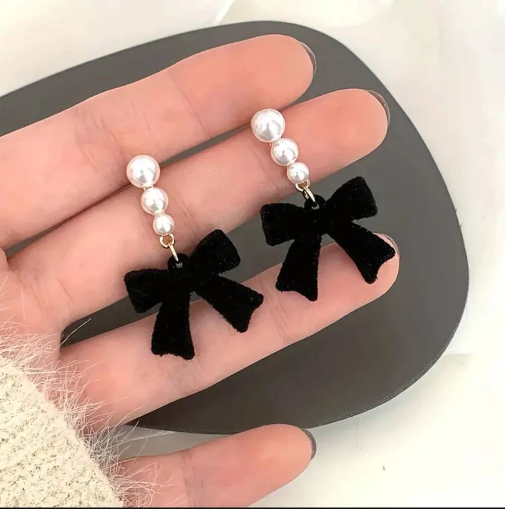 Black Velvet Bow Pearl Earrings - photo 2