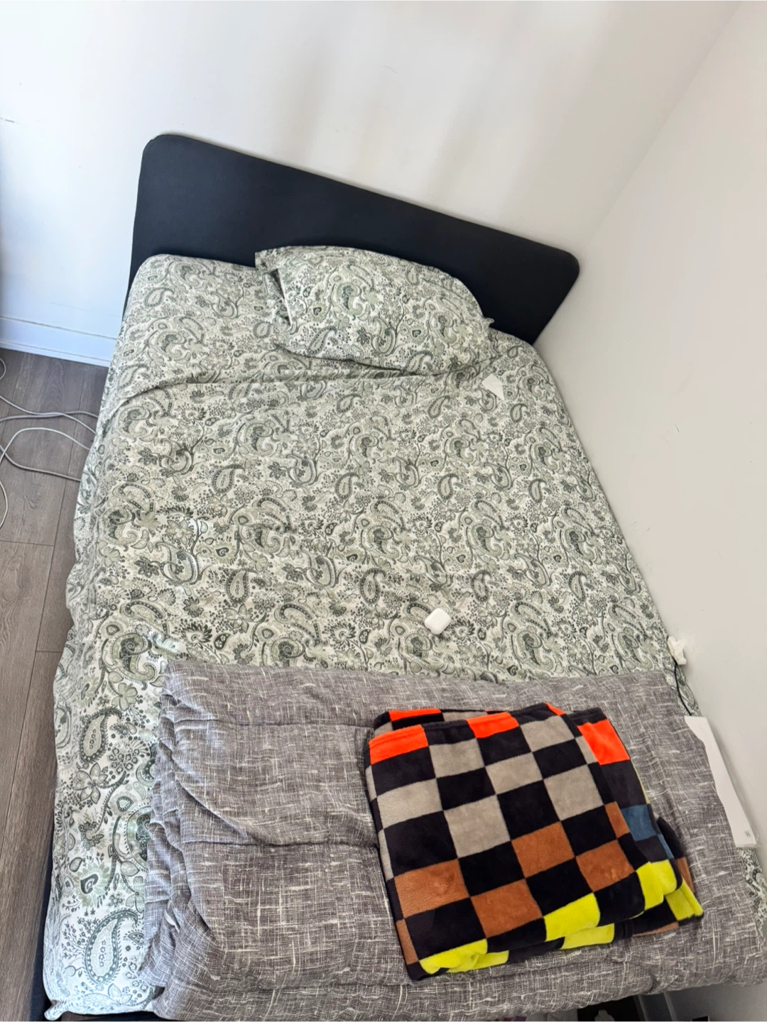 Full size bed