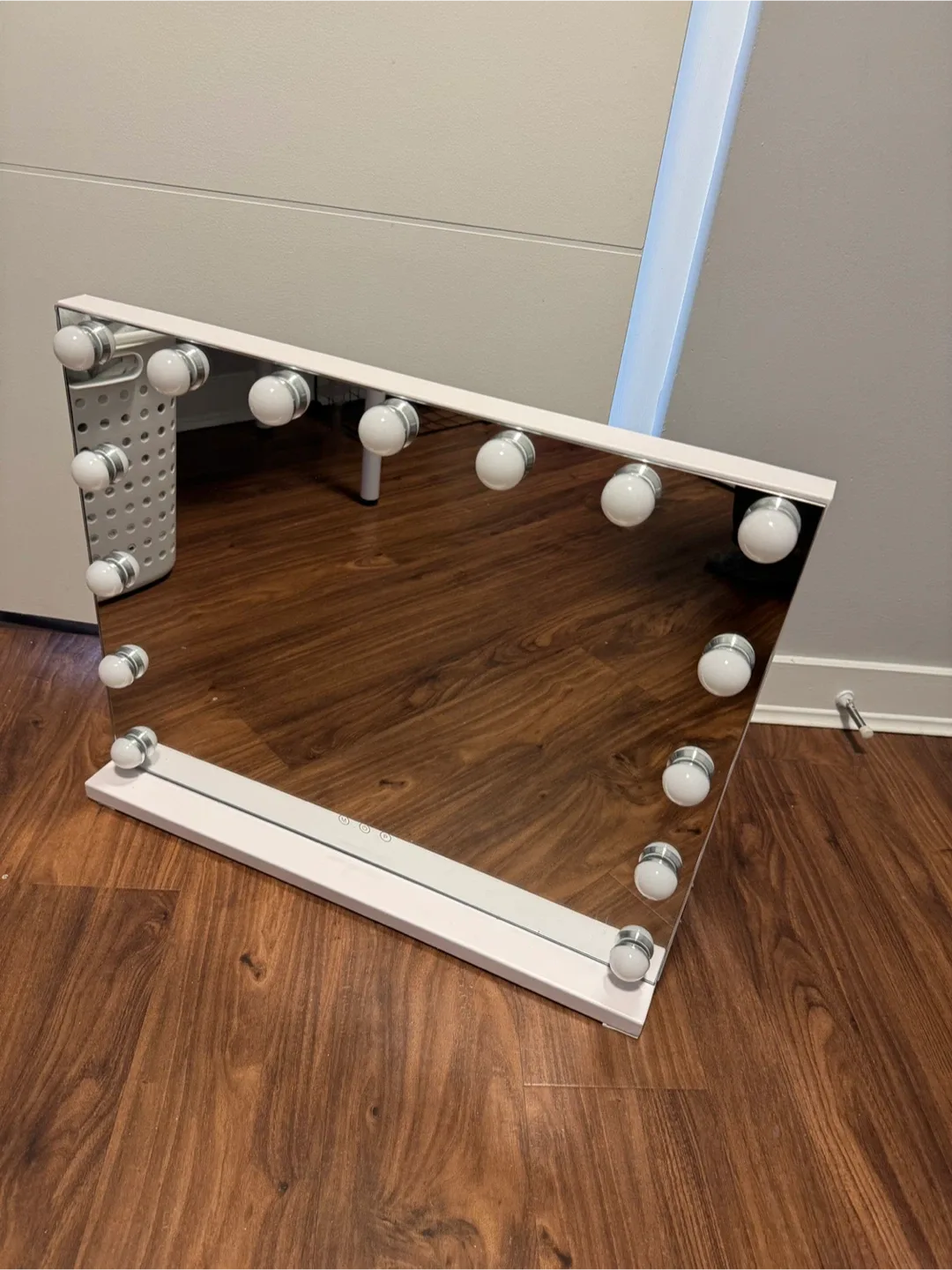 (-Aug30) Vanity Makeup Mirror with Lights