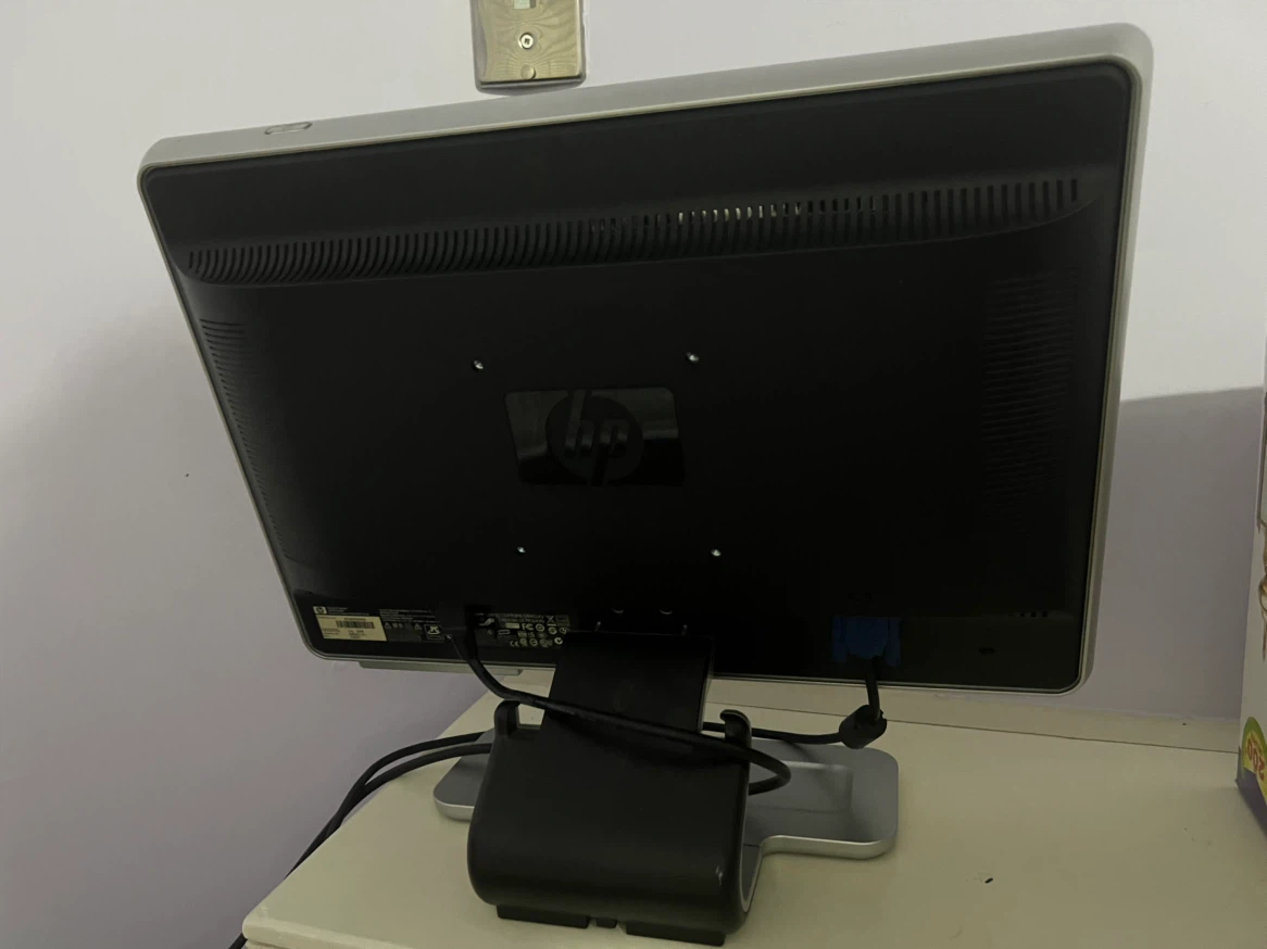 HP 18.5" LCD Monitor - photo 3