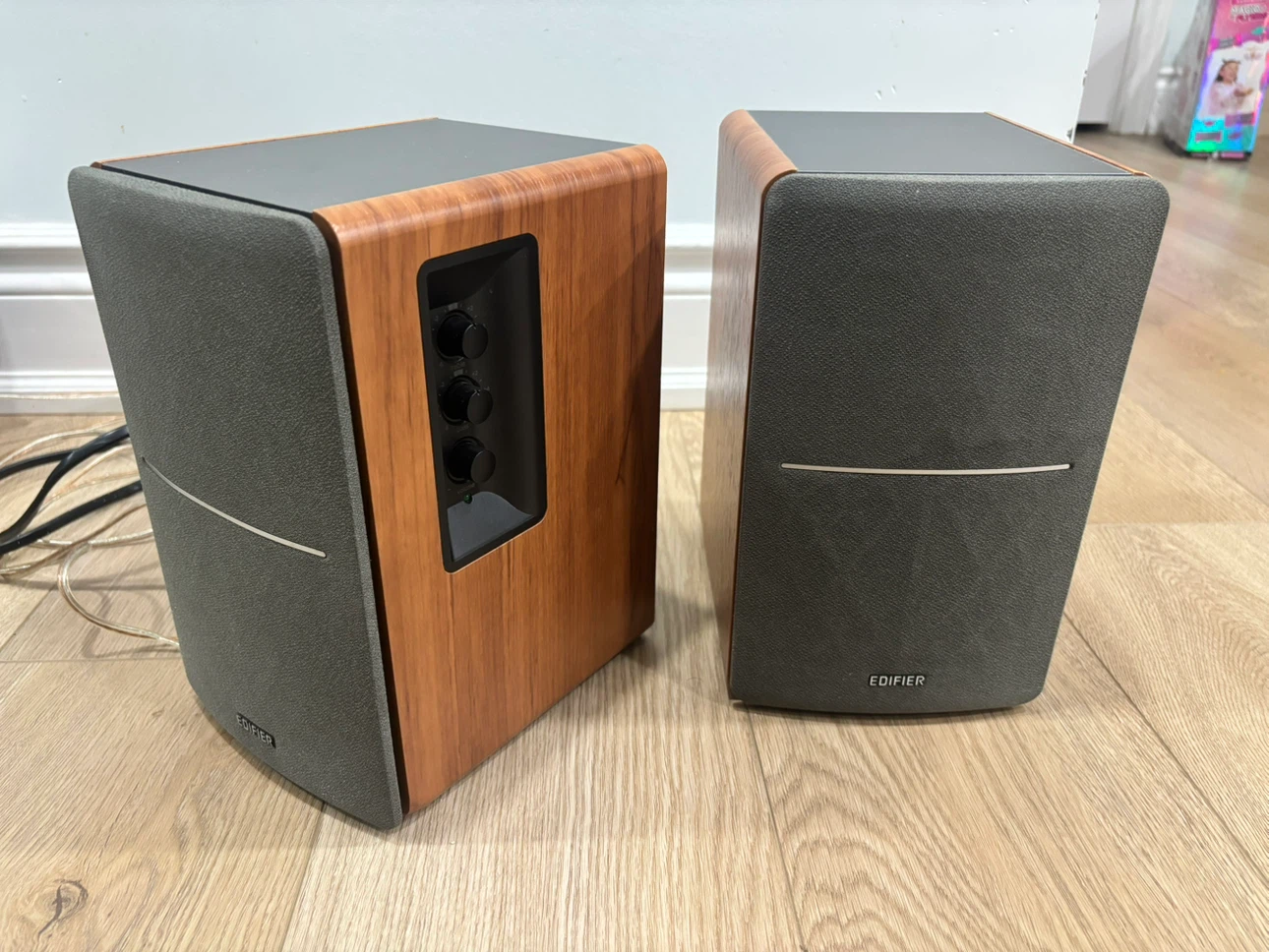 Edifier R1280T Powered Bookshelf Speakers - photo 2