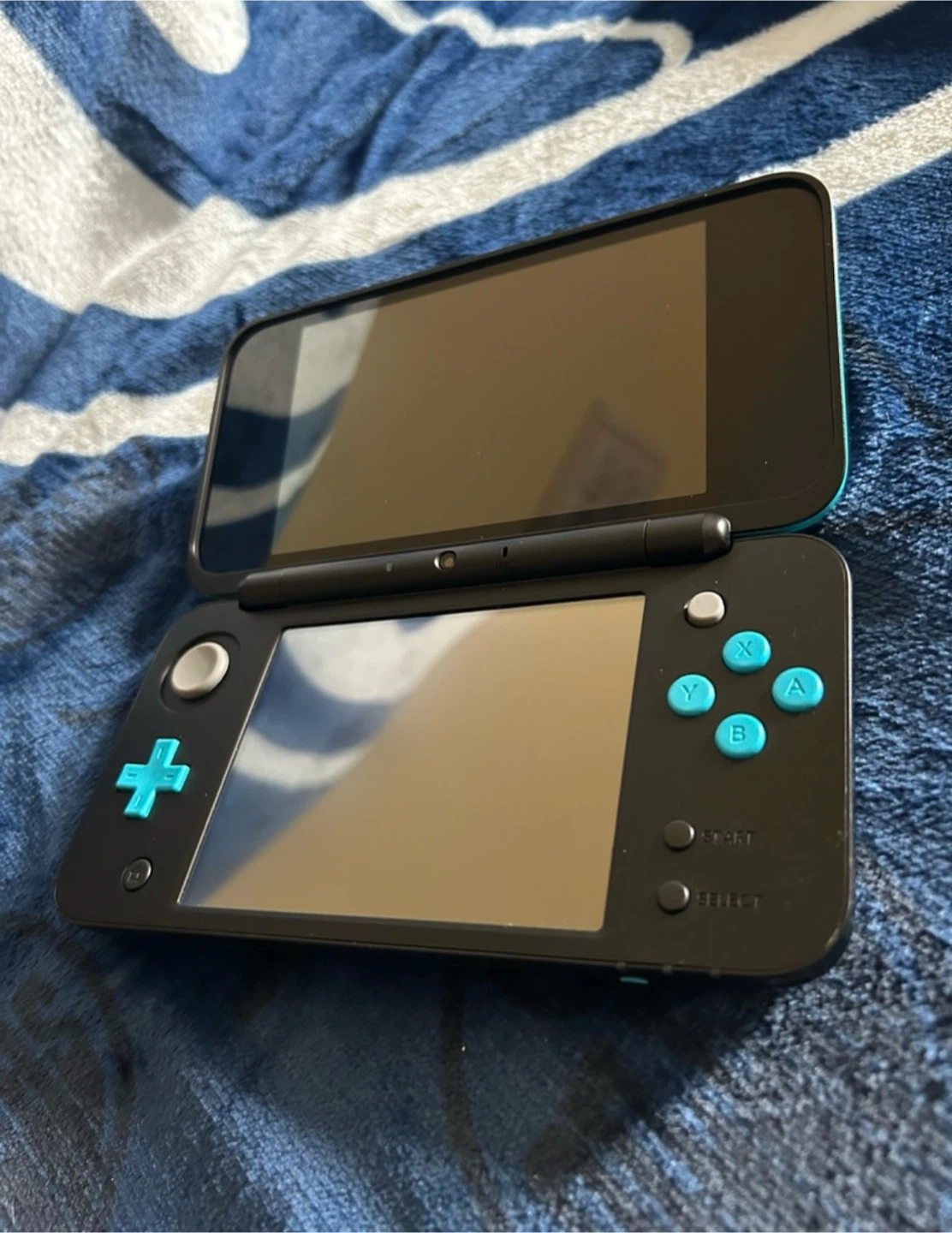 Nintendo 2DS XL Gaming Console - Turquoise