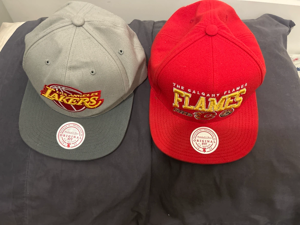 Mitchell & Ness Los Angeles Lakers & Calgary Flames Hats