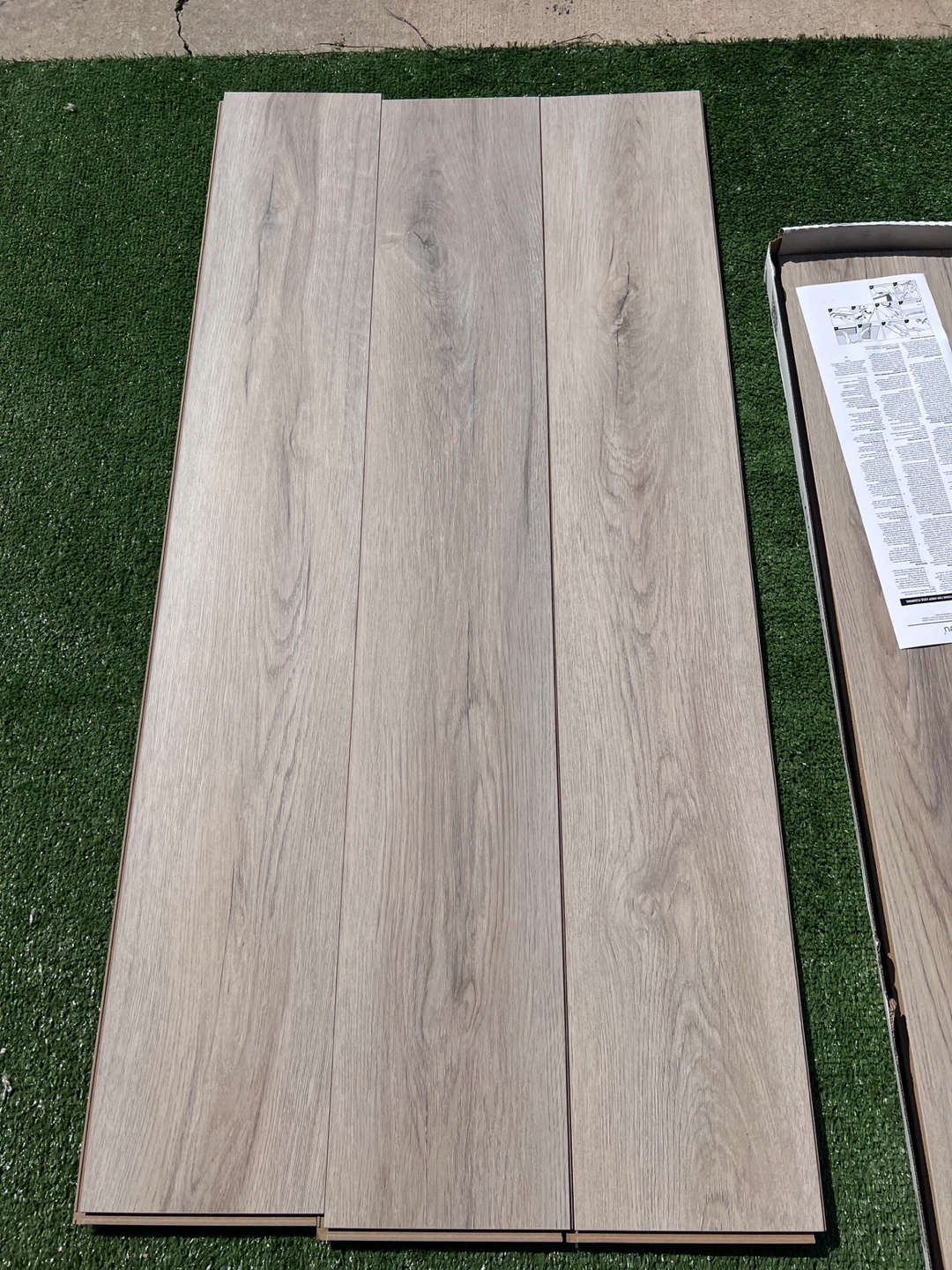 Laminate Flooring - photo 2