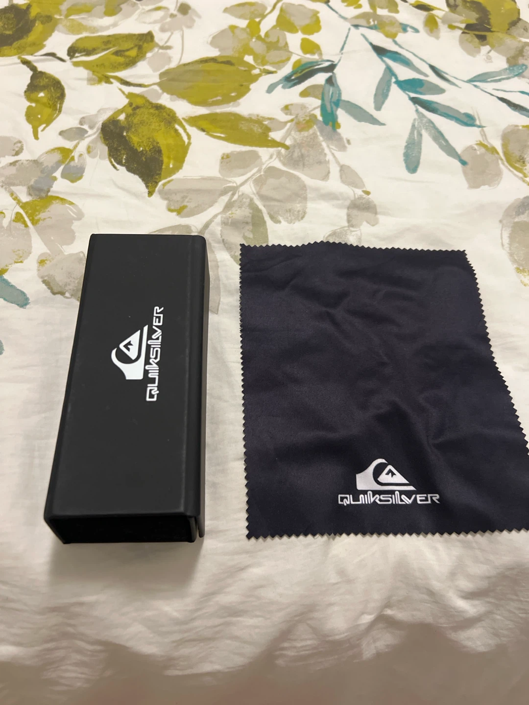 Quiksilver Sunglasses Case with Cleaning Cloth - photo 4