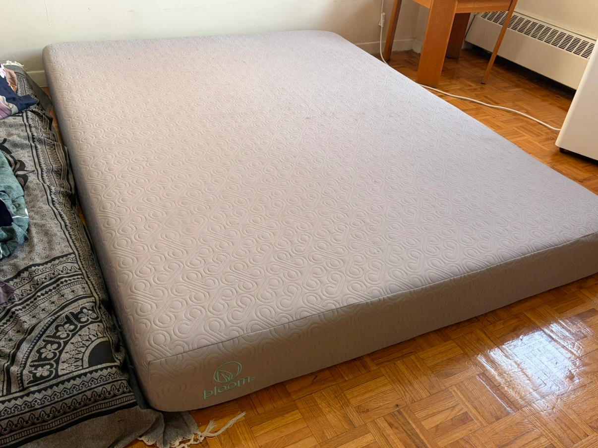 Queen size mattress - photo 2