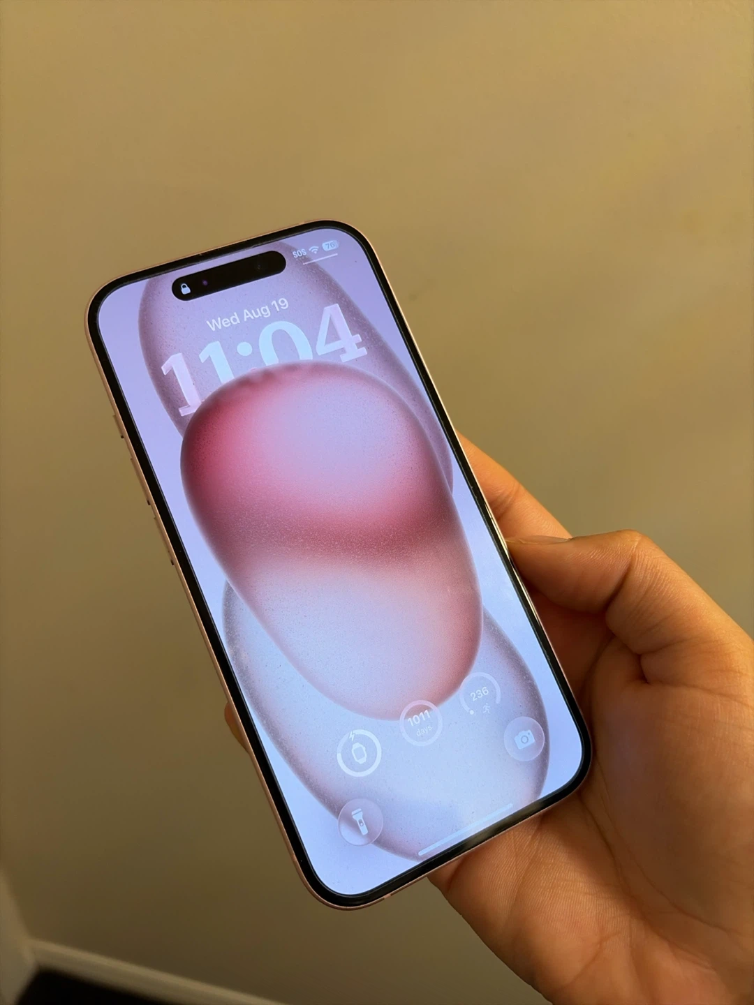 iPhone 15 - photo 2