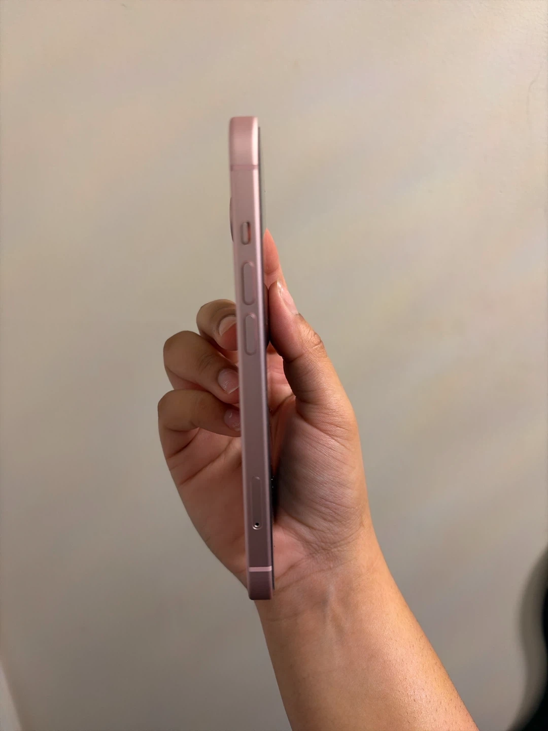 iPhone 15 - photo 3