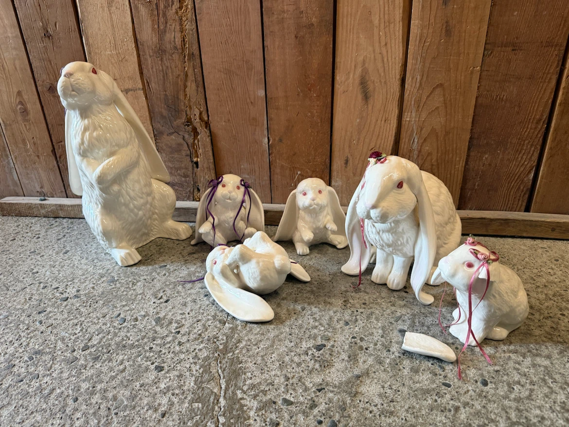 6 decorative rabbit/bunny ceramics.