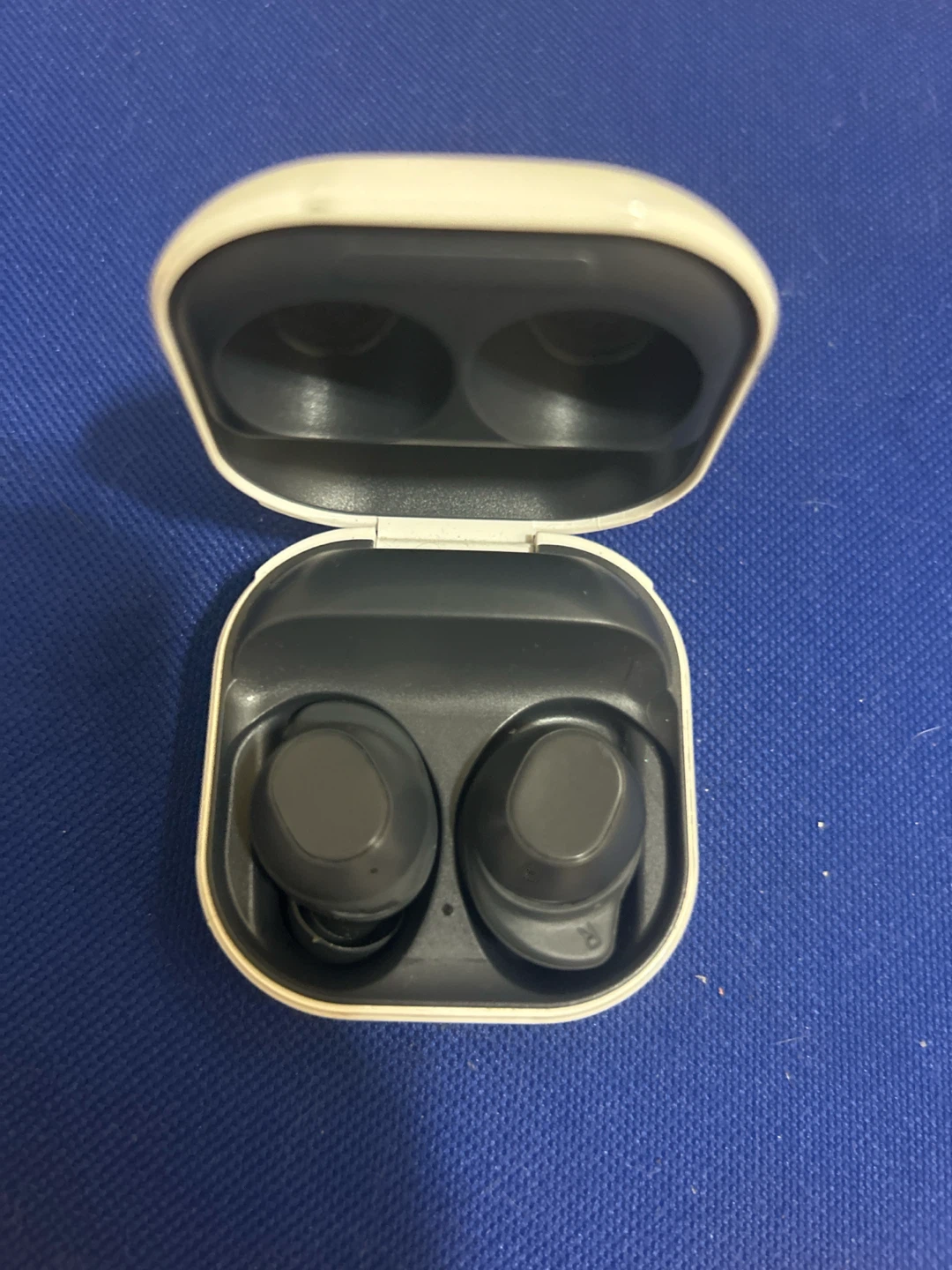 Samsung Galaxy Buds Case - photo 2