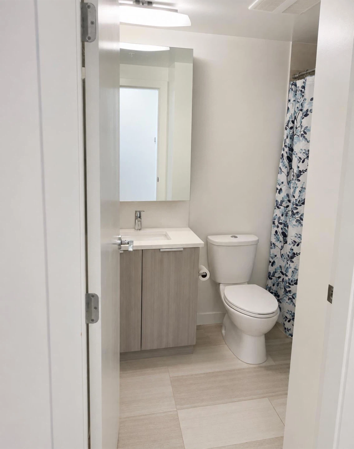 Fully Furnished Private Bedroom in Luxury Apartment lady - photo 5