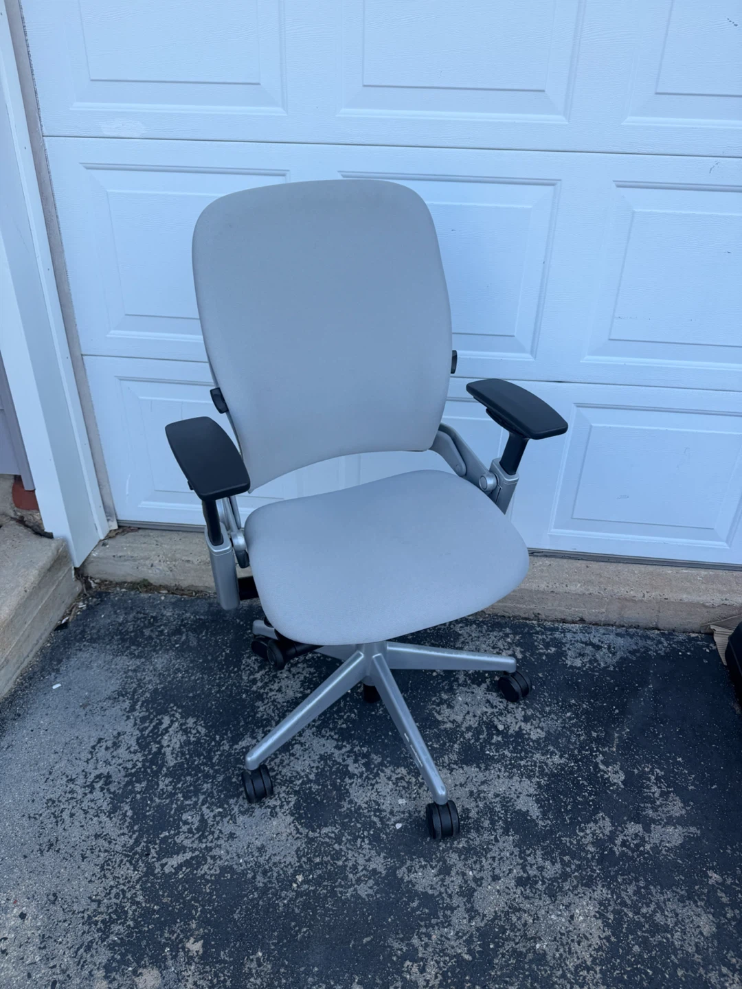 Steelcase V2 Leap Ergonomic Office Chair