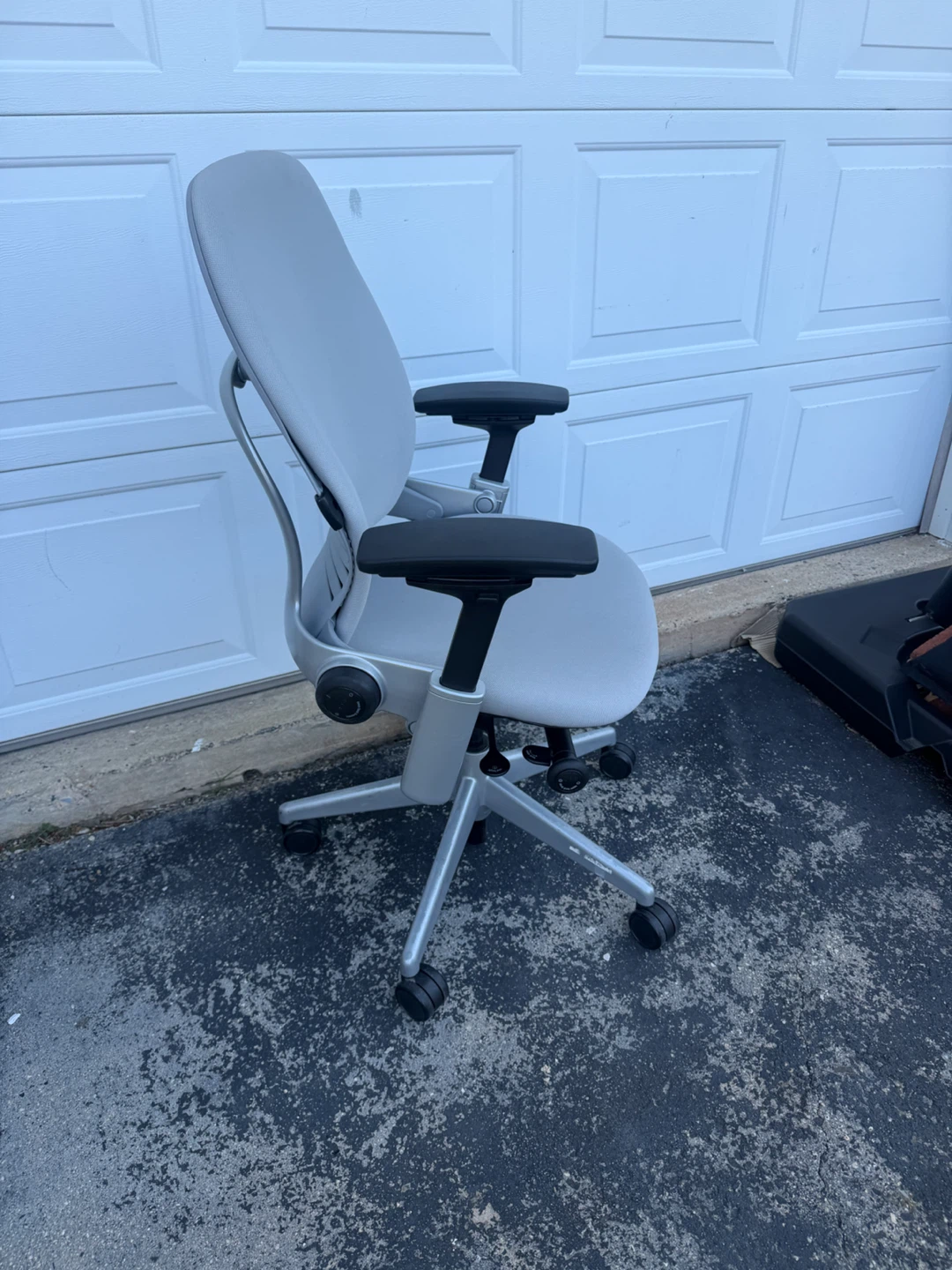 Steelcase V2 Leap Ergonomic Office Chair - photo 2