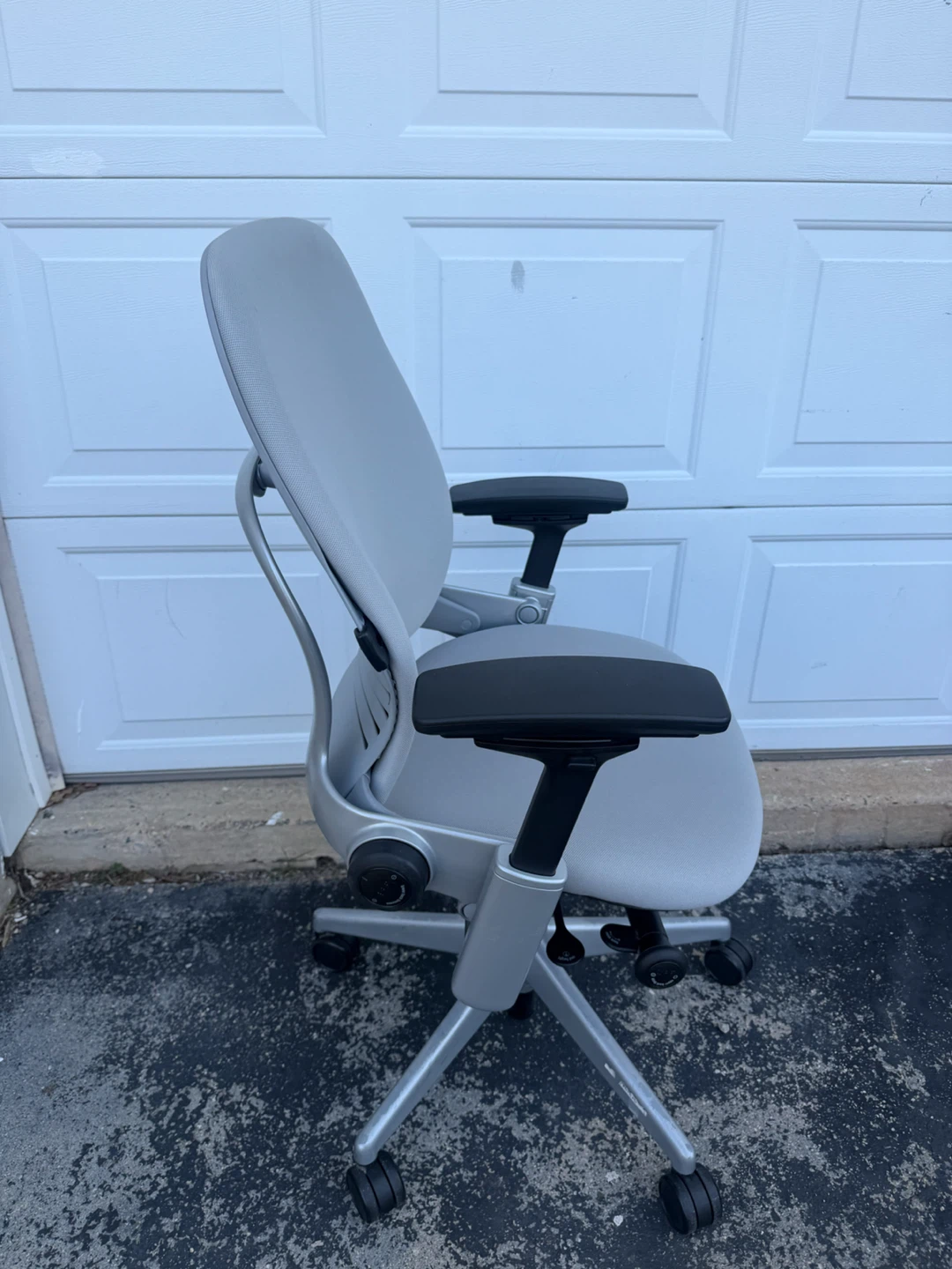 Steelcase V2 Leap Ergonomic Office Chair - photo 4
