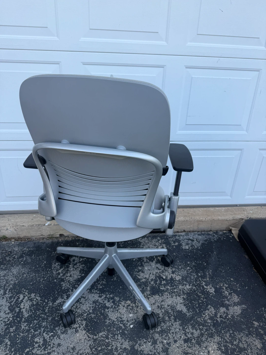 Steelcase V2 Leap Ergonomic Office Chair - photo 5