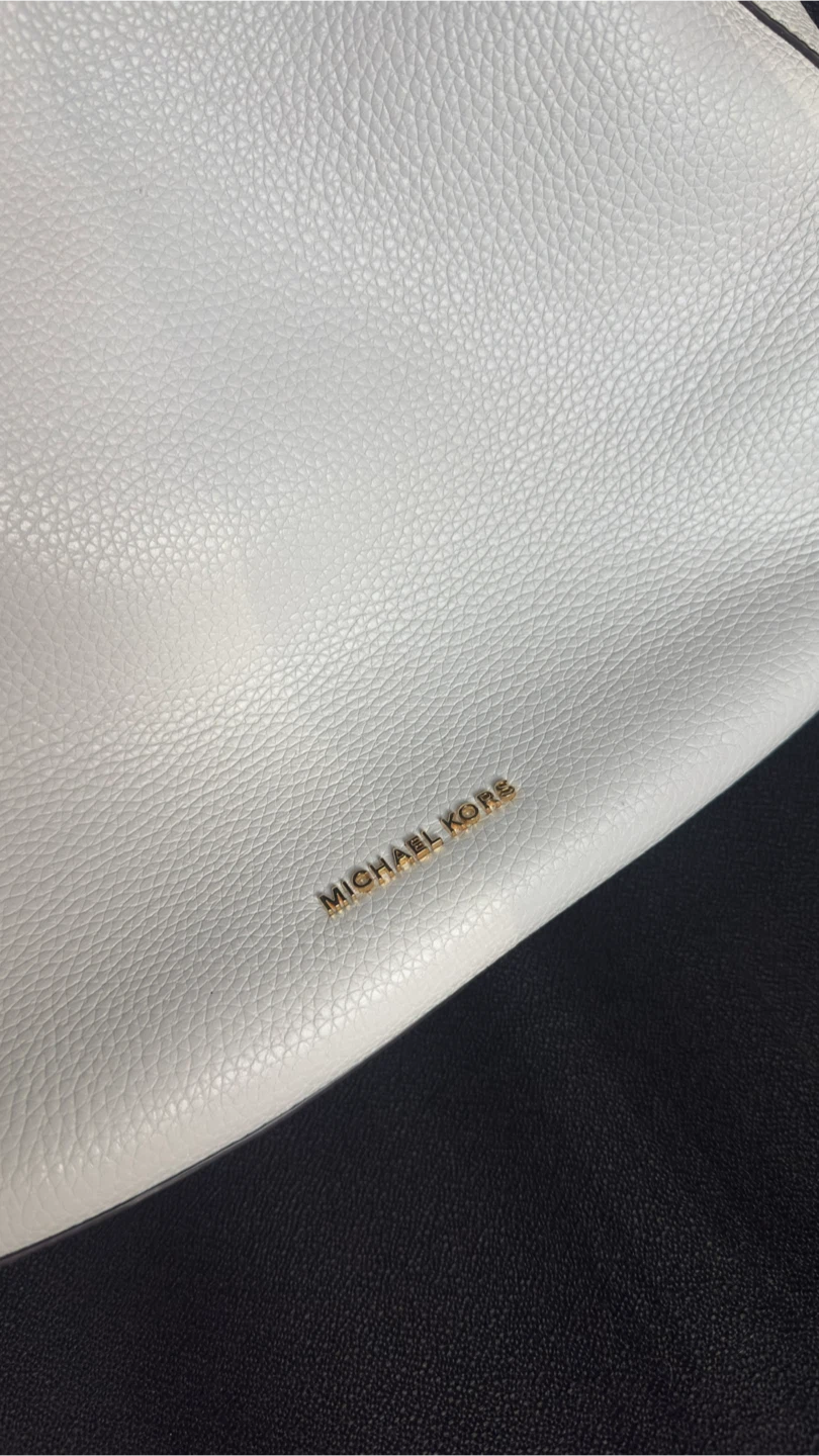 Michael Kors White Shoulder Bag Gold Hardware - photo 2
