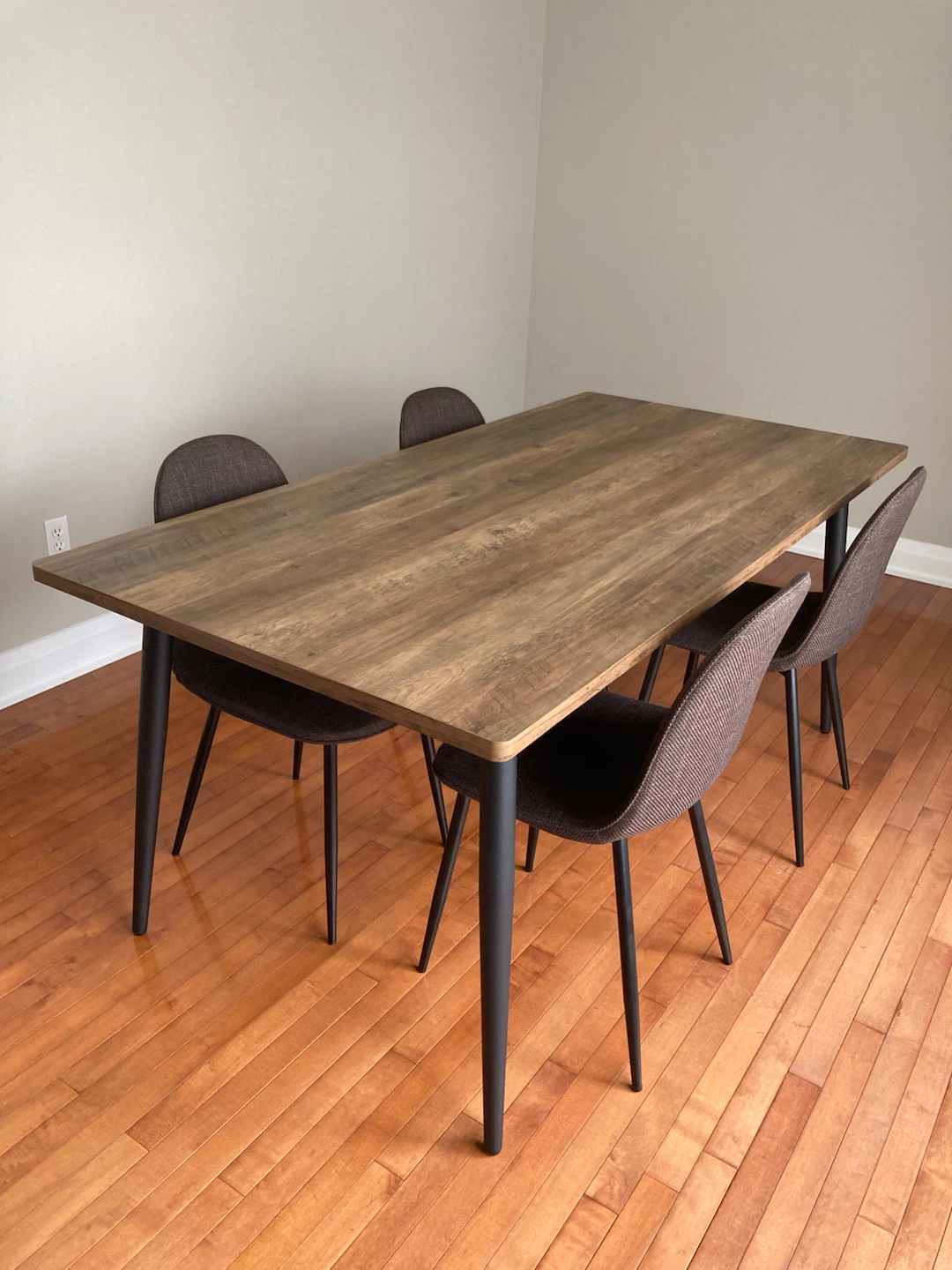 Structube Dining Table