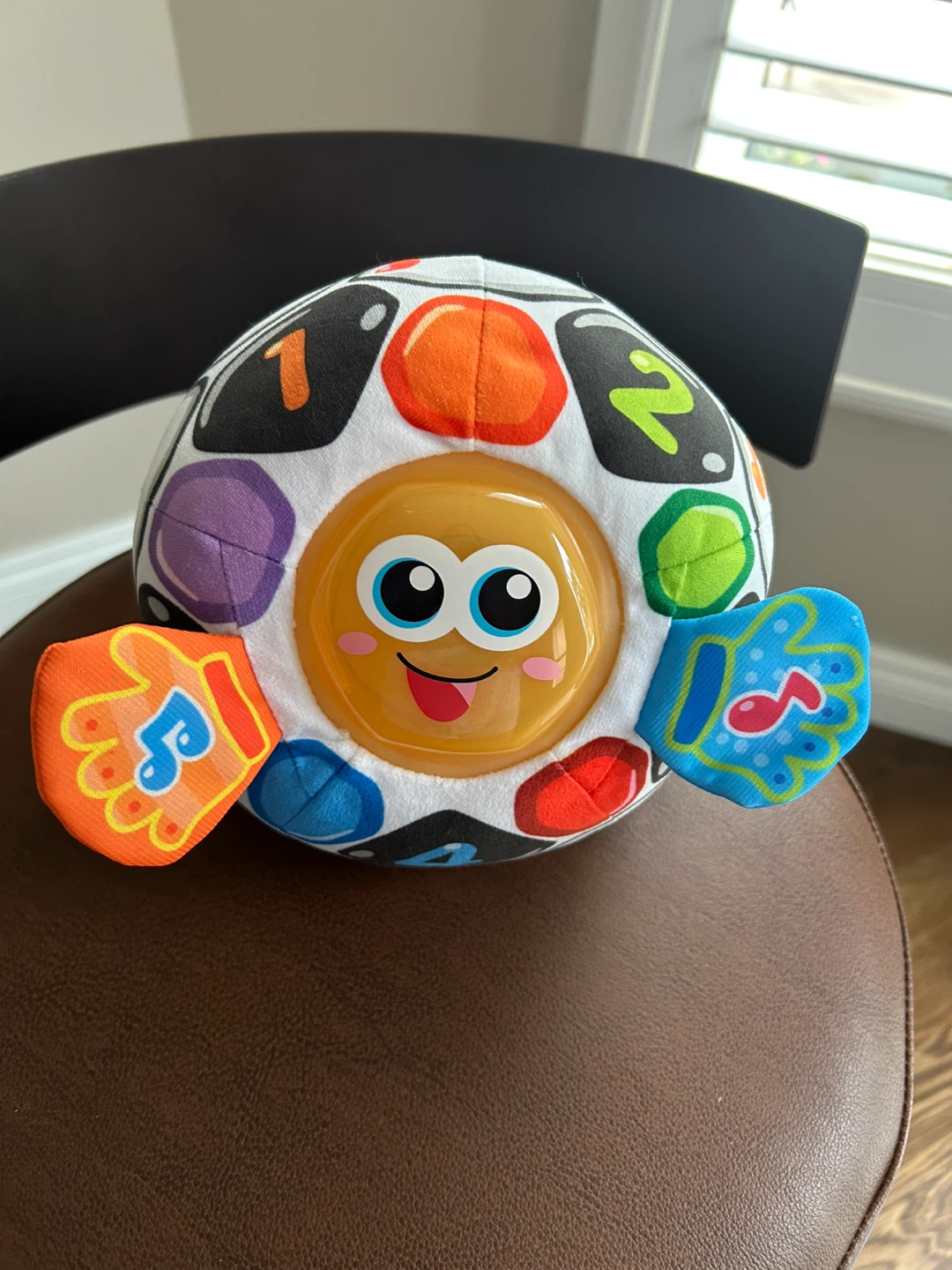 LIKE NEW BRIGHT LIGHTS SOCCER BALL (READ LISTING)