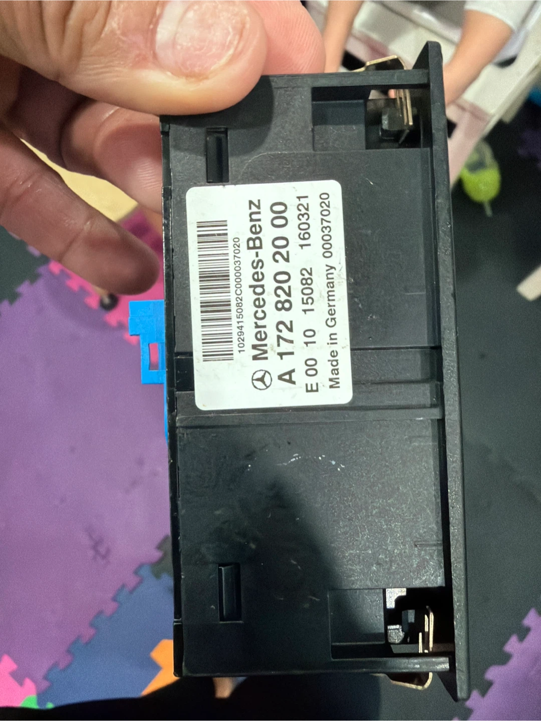 Mercedes-Benz A 172 820 20 00 USB Module - photo 2