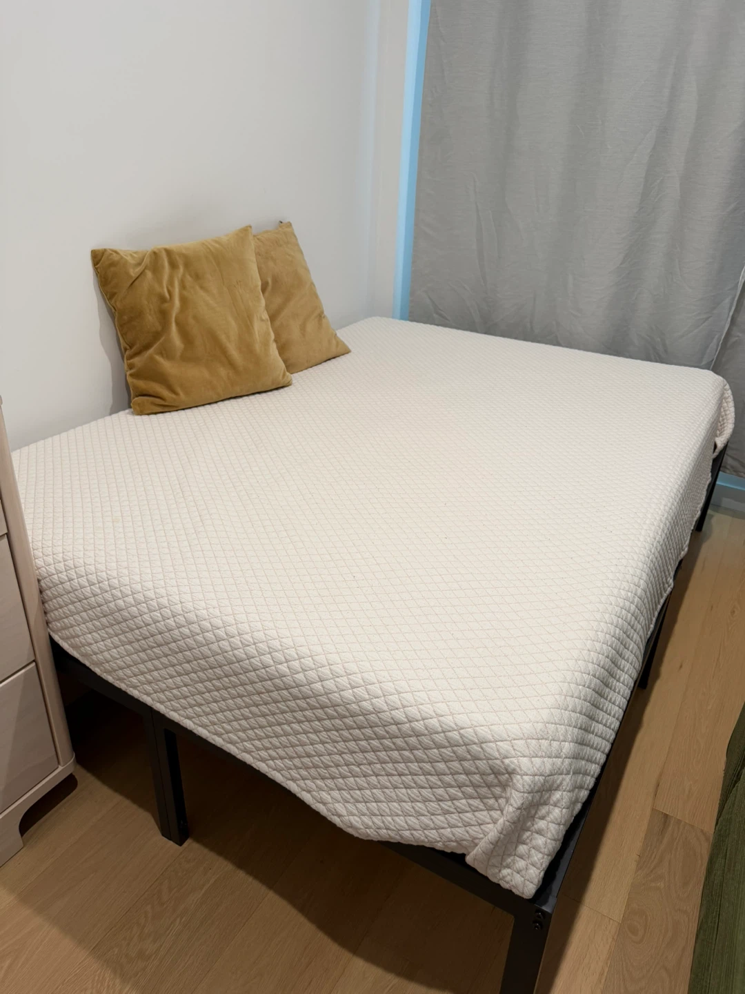 Full size Bed metal Frame & mattress