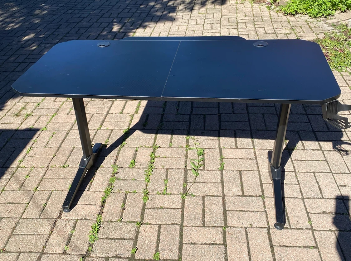 Like 🆕- High-Quality- Black Gaming Desk with Cable Management