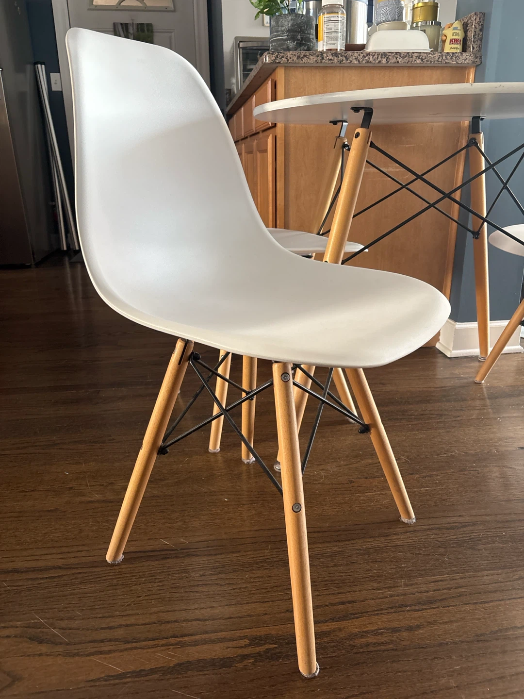 White Round Dining Table with 4 Chairs - photo 4