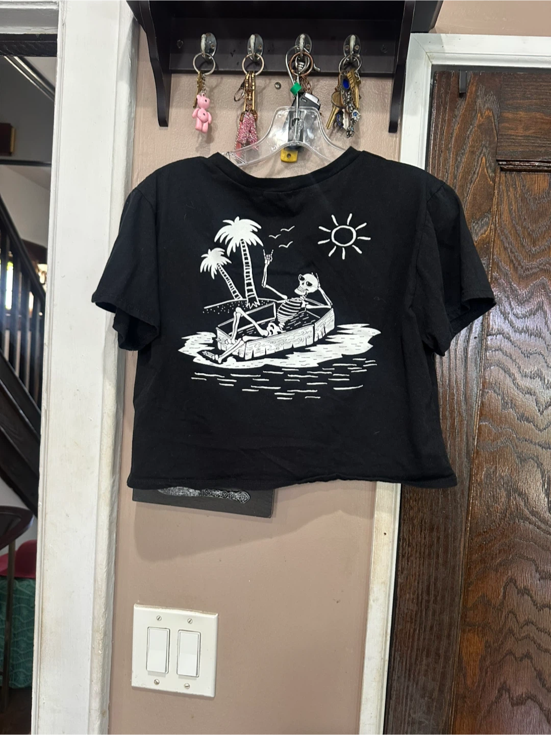 Local Lab Black Cropped T-Shirt Skeleton Beach Graphic - photo 3