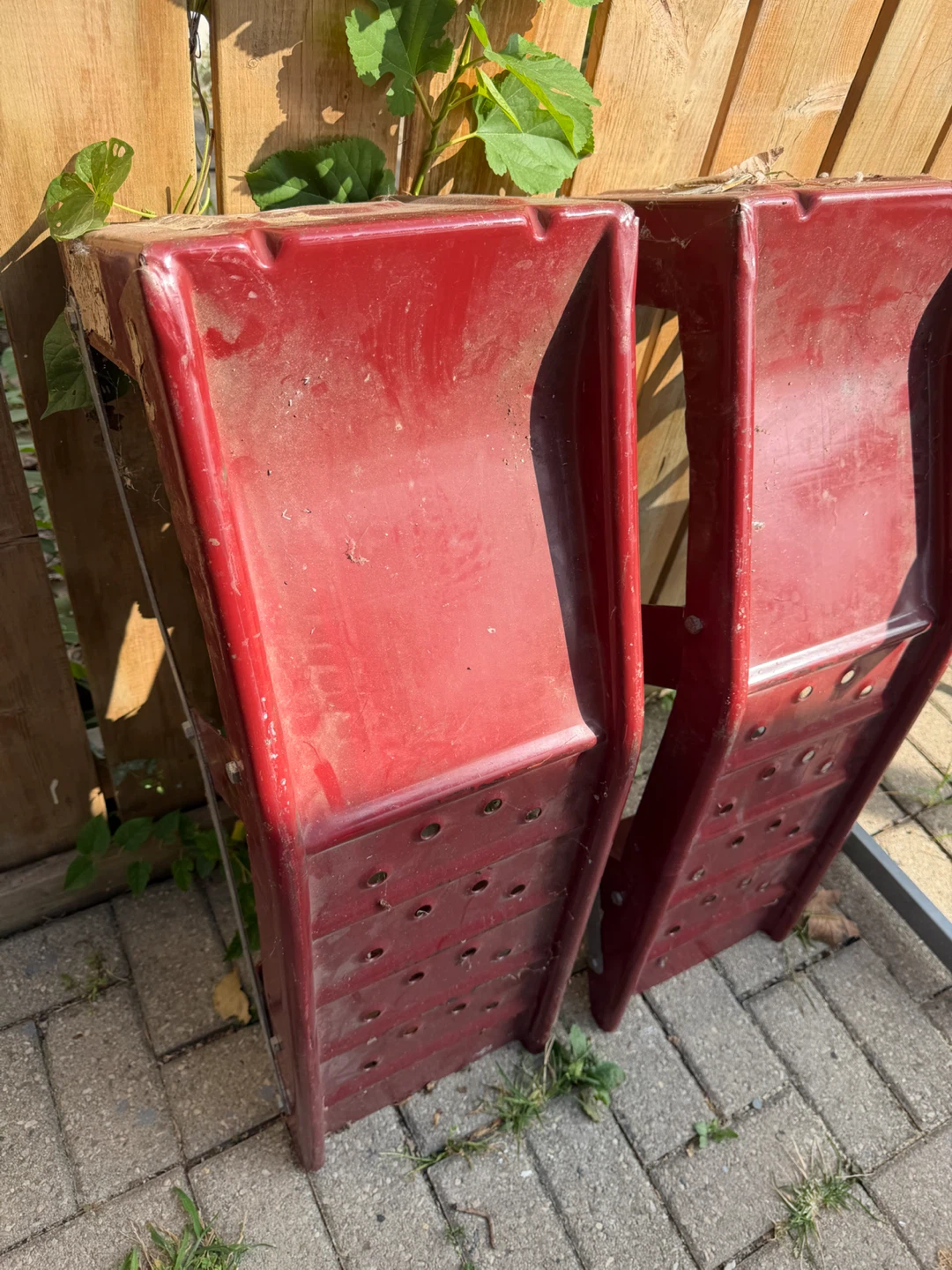 Red Metal Stools (Set of 2) - photo 3