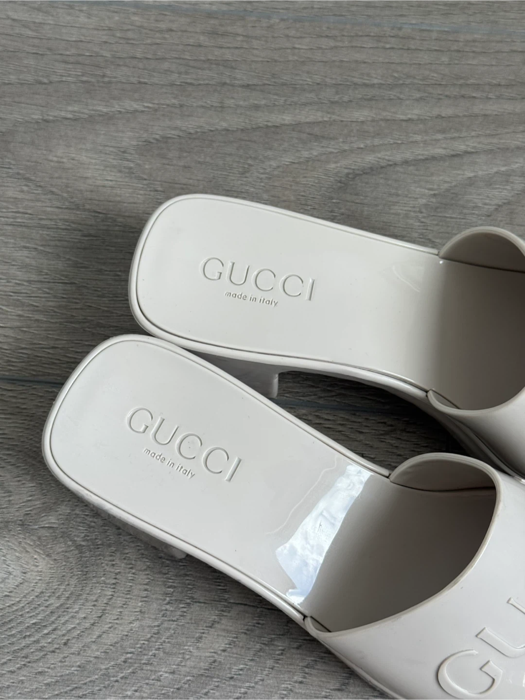 Gucci Rubber Slide Block Heel Sandals Size 38 - photo 4