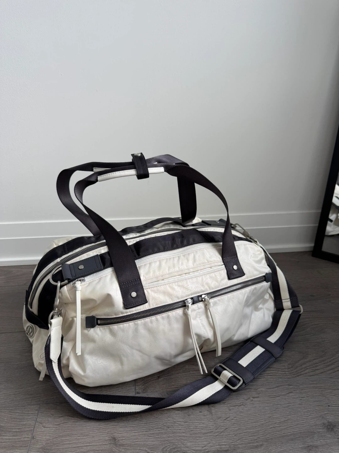 Lululemon Duffel Bag - photo 3