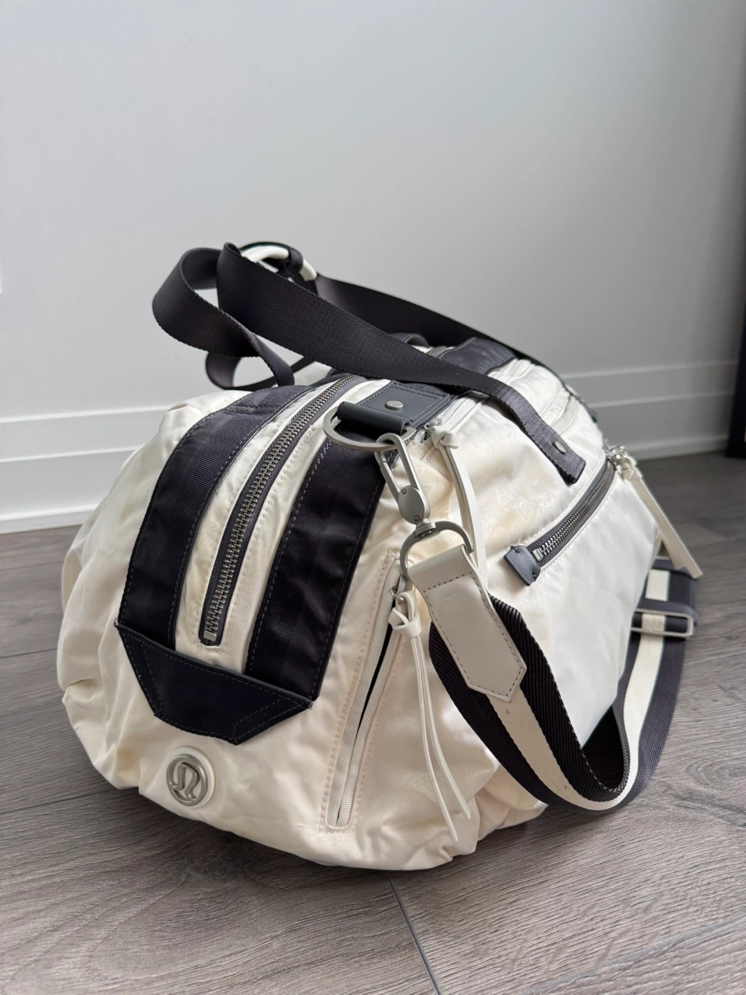 Lululemon Duffel Bag - photo 5