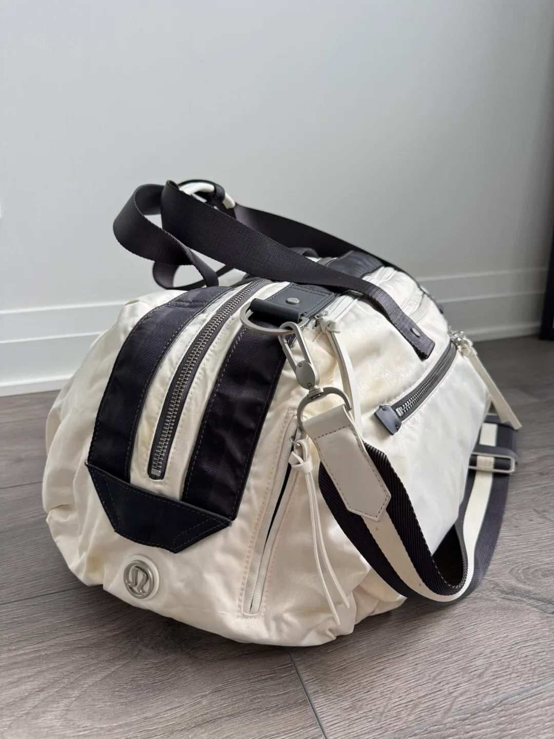 Lululemon Duffel Bag - photo 5