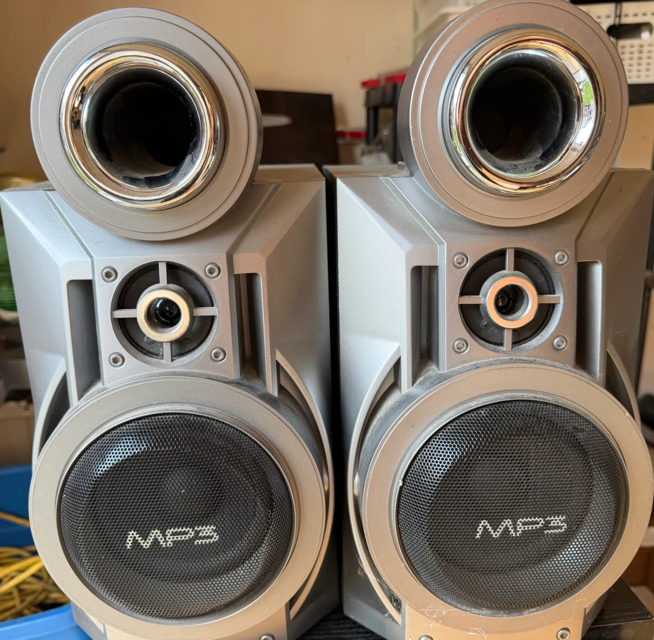 Pair of Silver MP3 Speakers - photo 2