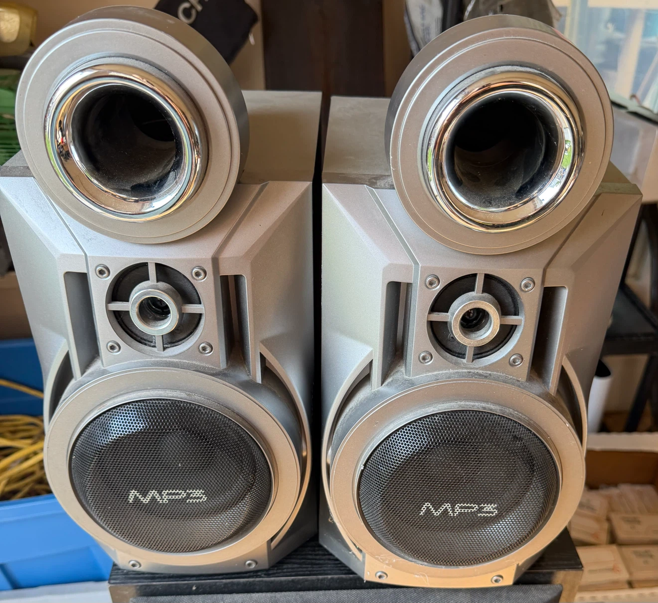 Pair of Silver MP3 Speakers - photo 4