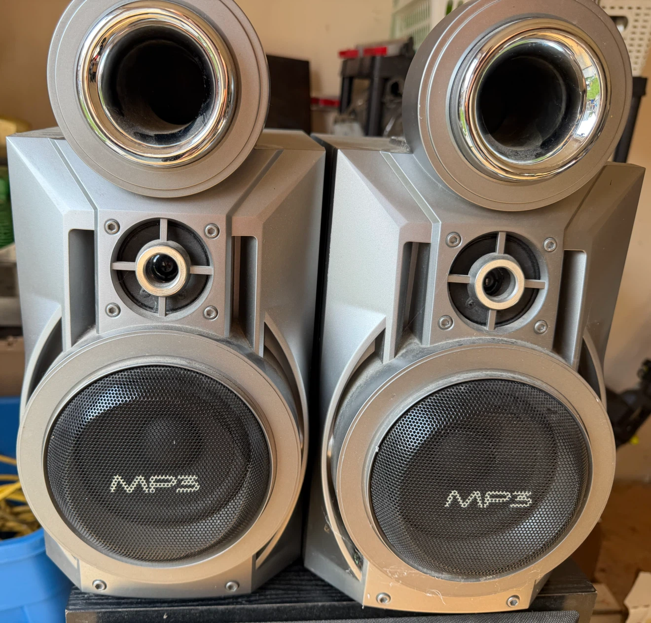 Pair of Silver MP3 Speakers - photo 5