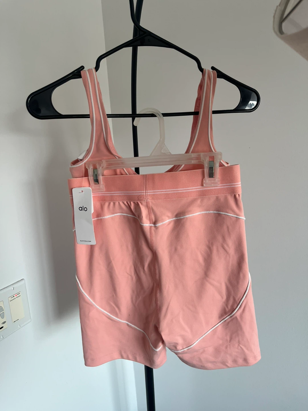 Alo Yoga Bra and Biker Shorts Set - photo 3