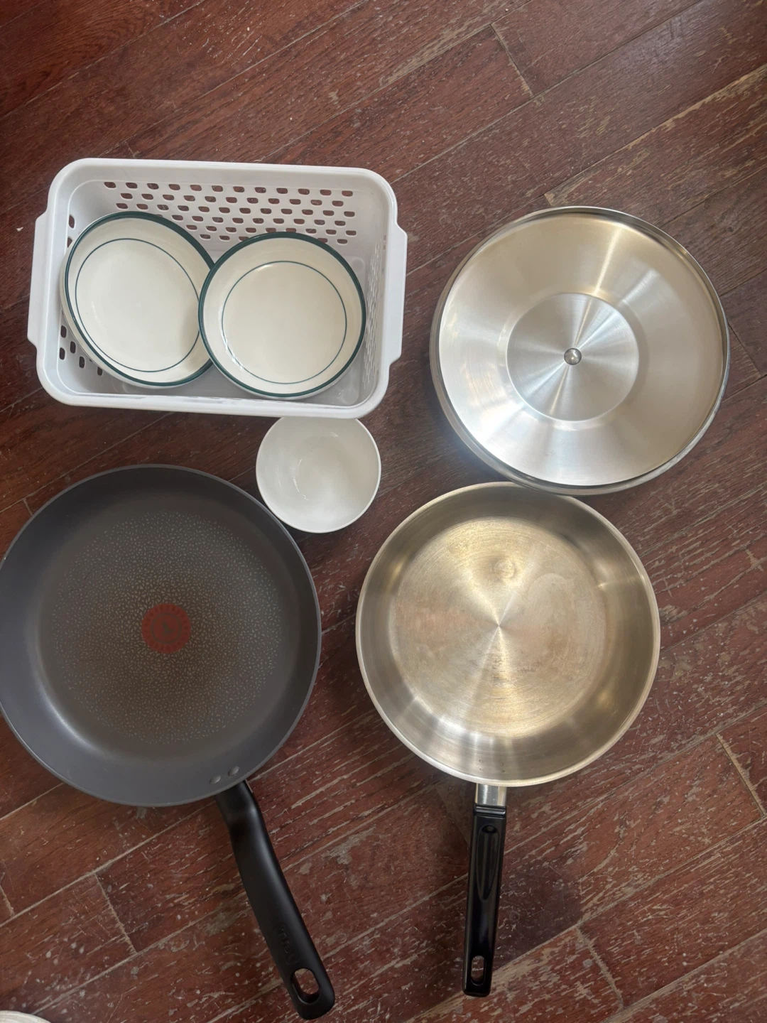 T-fal Frying Pan Set with Plates and Bowls