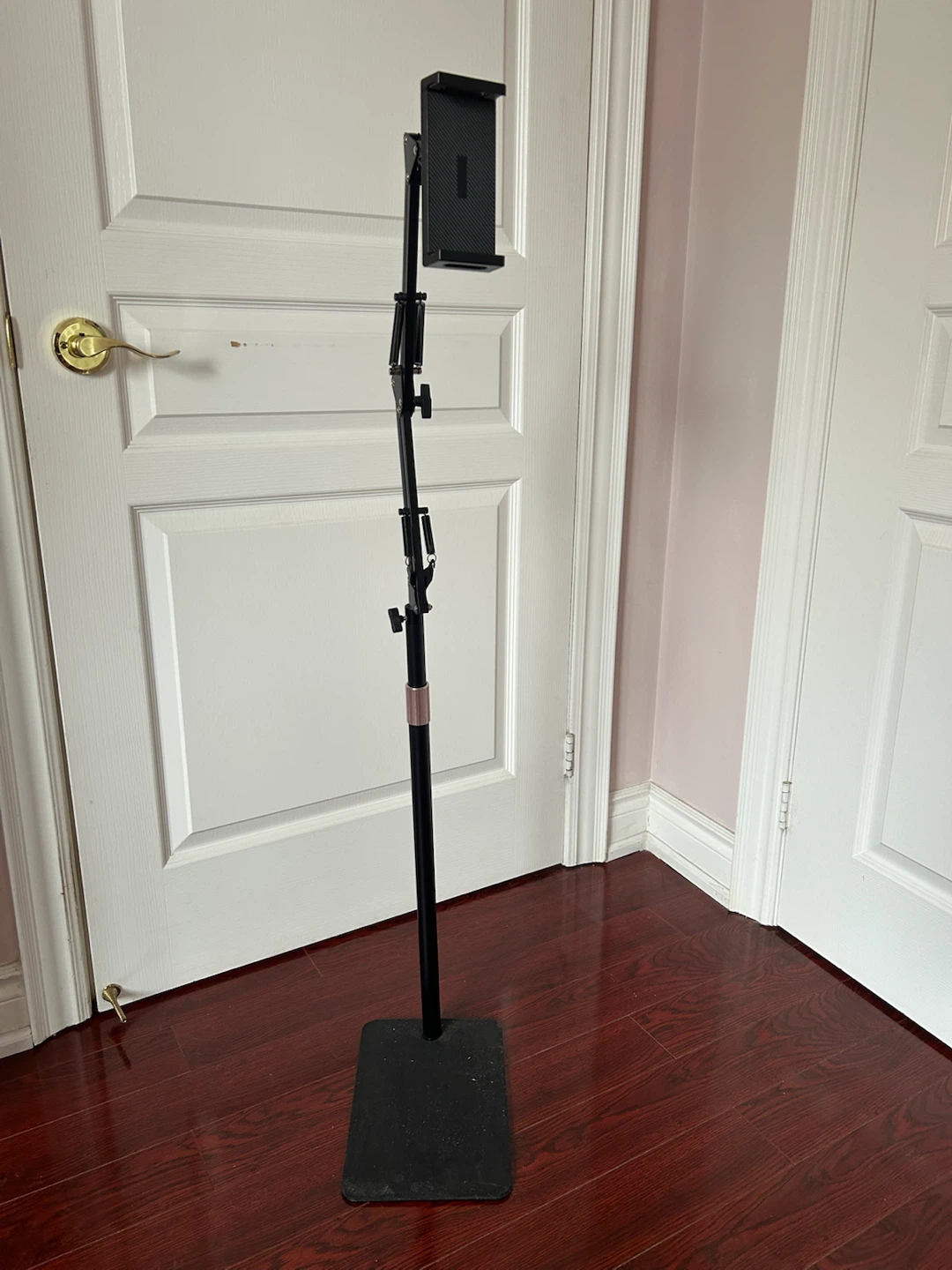 Tablet/ iphone Stand