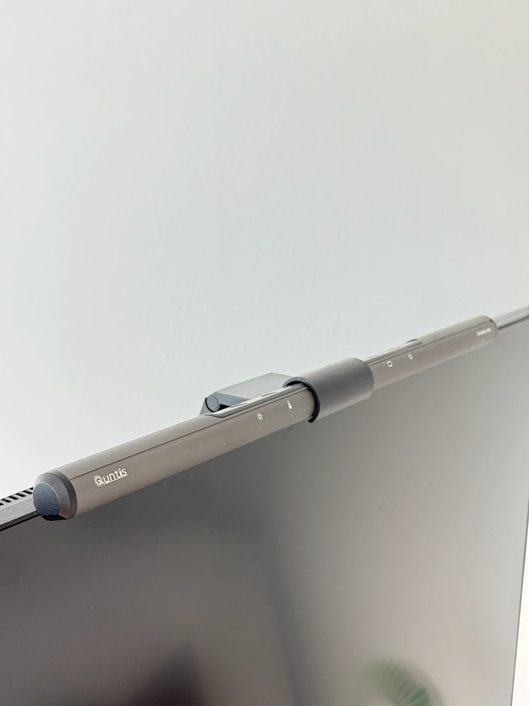 Quntis Screenlinear monitor light