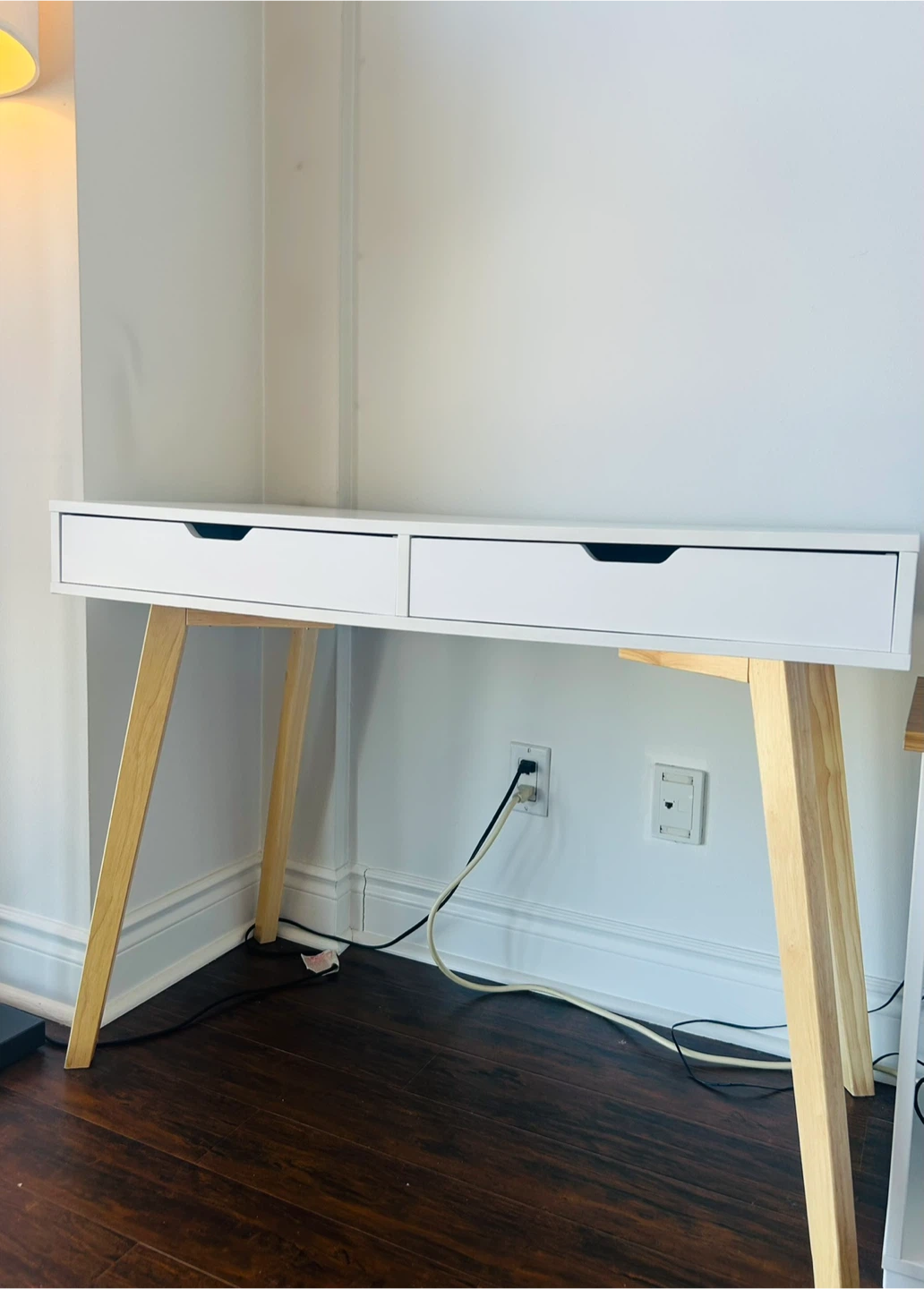 Desk - photo 2
