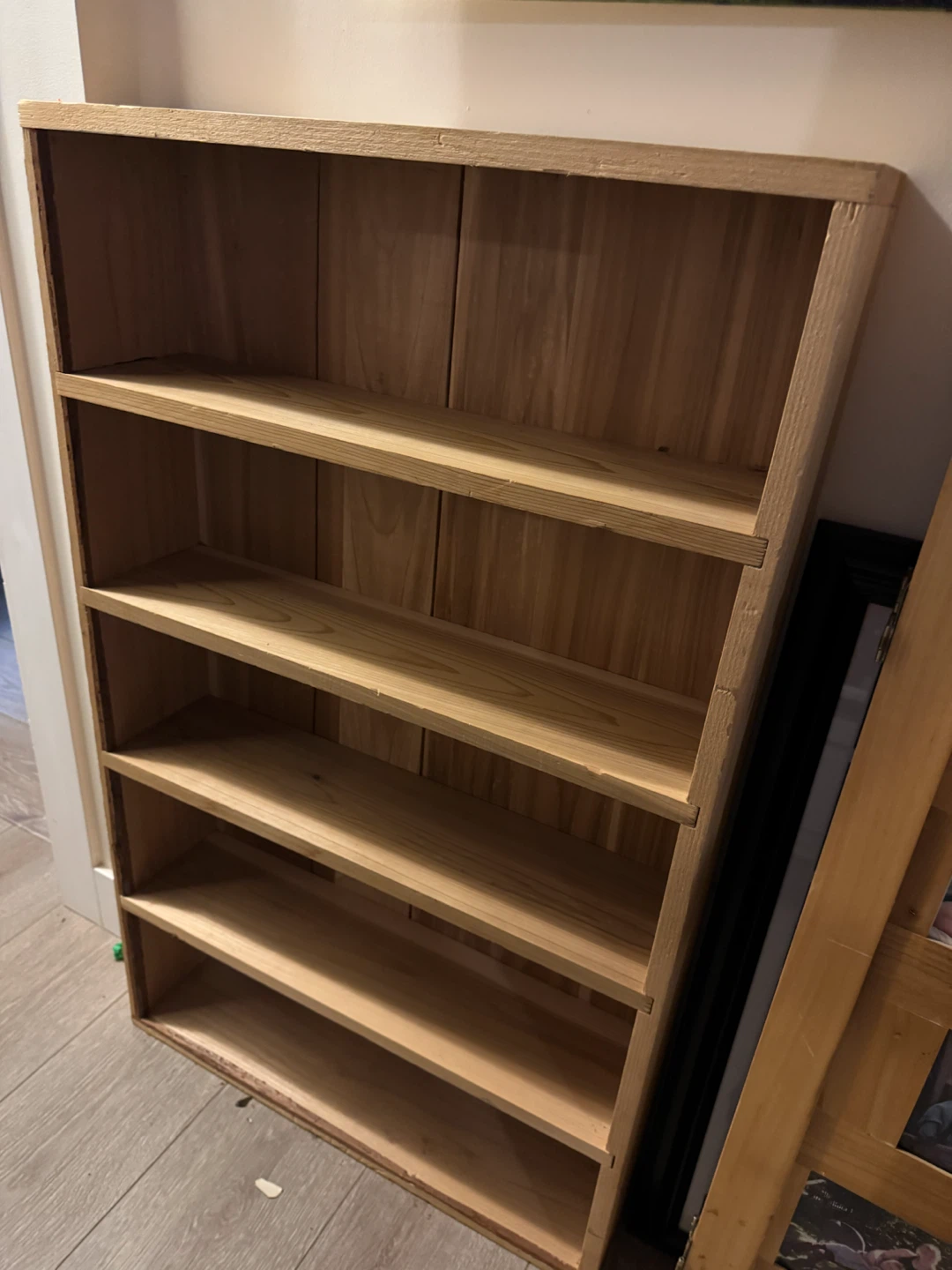small cedar woodshf