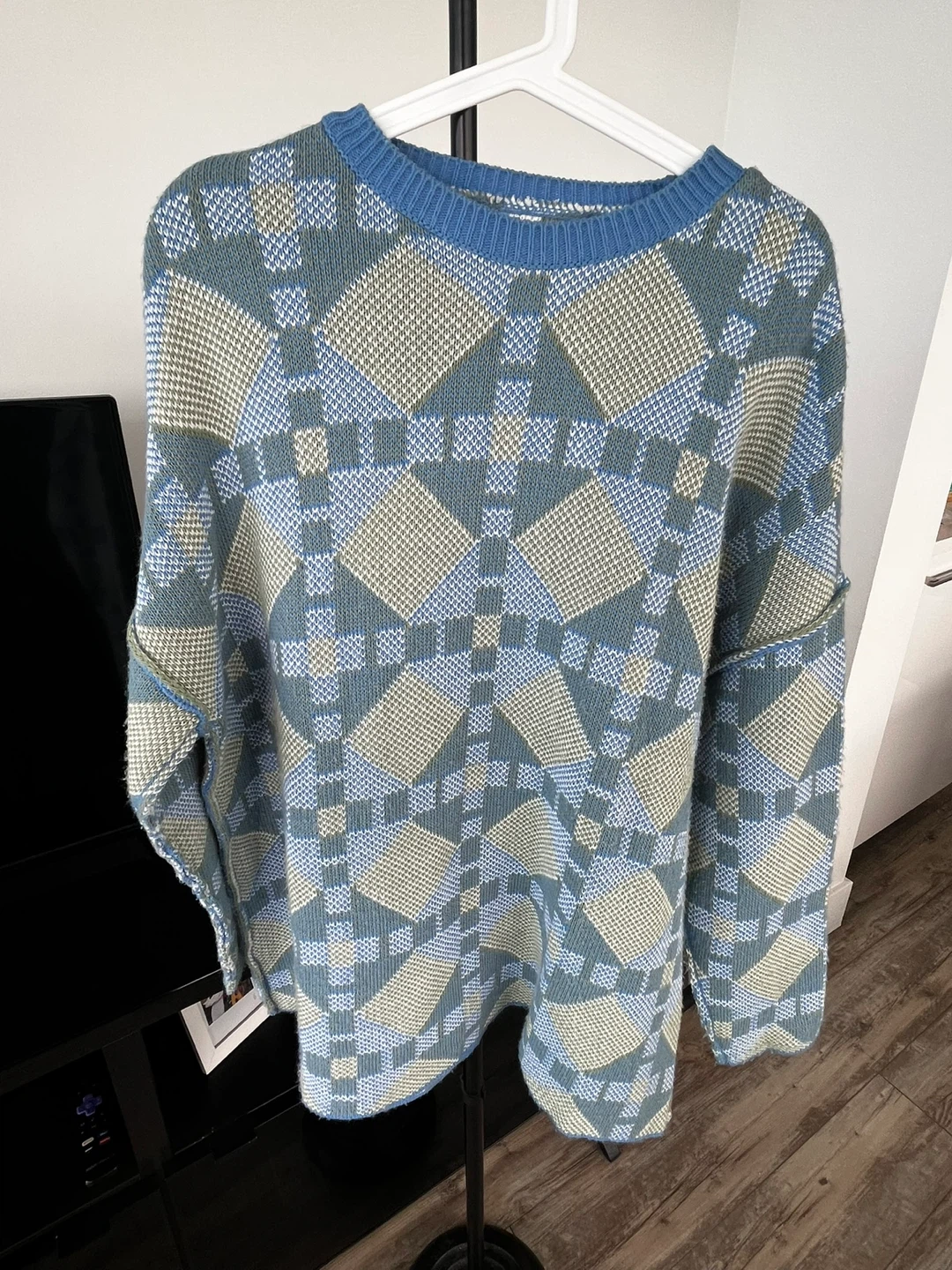 Blue and Cream Diamond Pattern Sweater Pants Set - photo 3