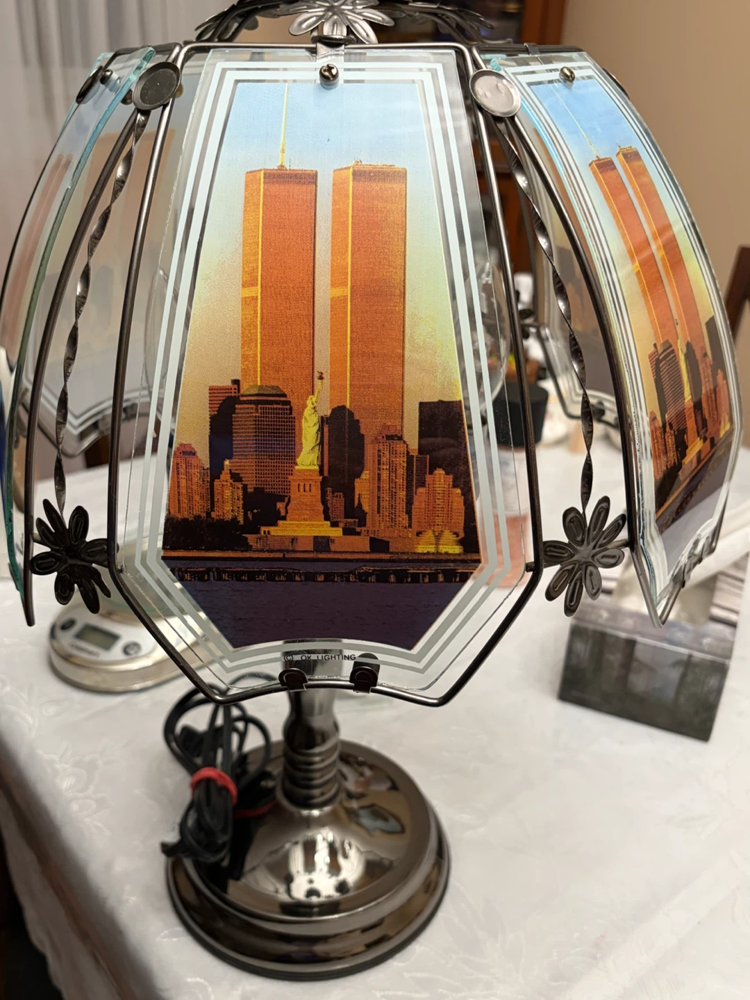 OK LIGHTING New York City Skyline Touch Lamp