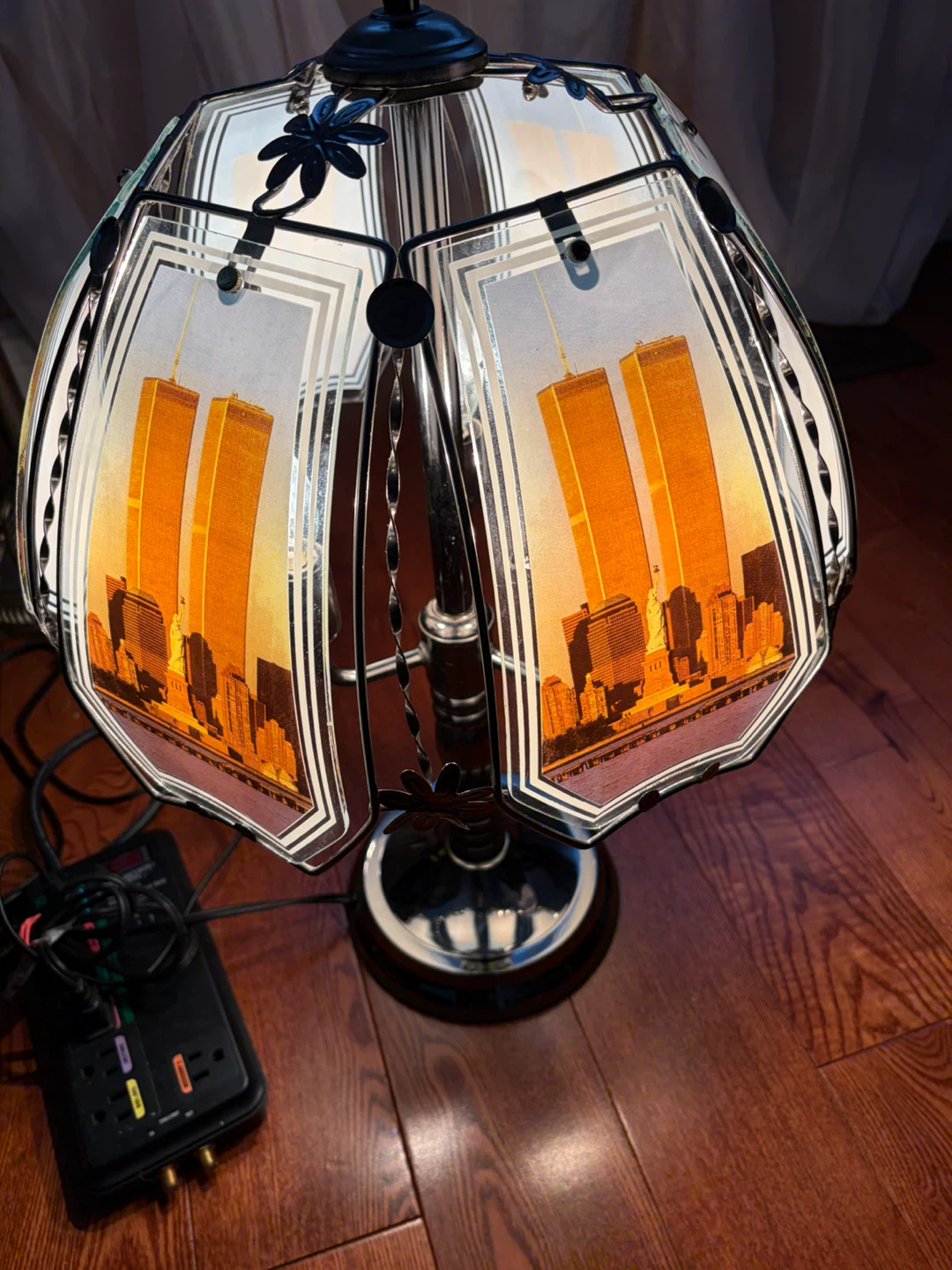OK LIGHTING New York City Skyline Touch Lamp - photo 4